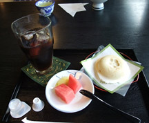 梅ヶ枝餅とアイスコーヒーのセット（６００円）
