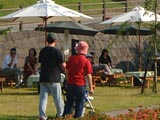 高瀬裏川水際緑地公園の花菖蒲開花時期にはお茶処も出店する