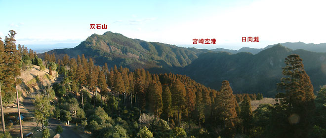 椿山森林公園より周辺の山々を望む