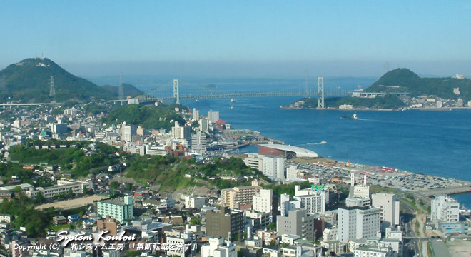 山口県下関市の海峡ゆめタワーから望む関門橋