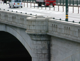 名島橋の欧風バルコニー