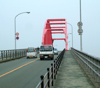新田大橋は県道柳川早津江線の橋で交通量も多い
