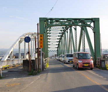 レトロ感漂う昭和橋