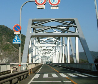 幾何学模様のトラス構造の天草五橋１号橋（天門橋）