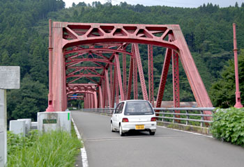 球磨川第二橋梁そばにある相良橋（昭和９年竣工）