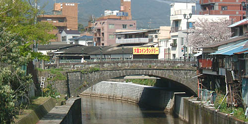 明八橋は名工「橋本勘五郎」が造った橋