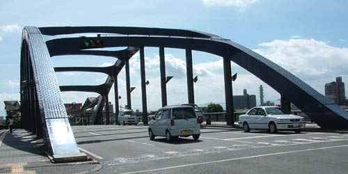 ＪＲ熊本駅前の白川と坪井川に架かる橋