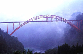 赤い色の時の内大臣橋