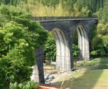 幸野川橋梁はほぼ当時のままの姿で残っている