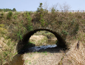 飯野平野一帯の水田を潤すために造られた享保水路太鼓橋