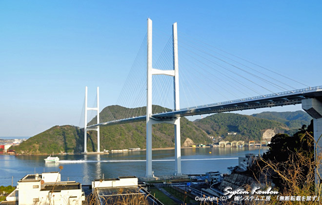 長崎港をまたぎ、長崎市西部と南部をつなぐ女神大橋（長さ1289メートル）