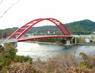 寺島と大島を結ぶ寺島大橋（1988年完成）鋼ローゼ桁　橋長268.6m（最大支間160m）