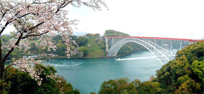 桜の名所でもある西海橋
