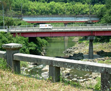 現在の１０号線の橋とＪＲの鉄橋