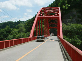 下筌橋の路面部分