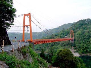水量が多いときの新津江橋
