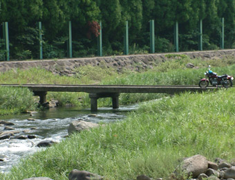松原沈み橋は水面からの高さが短い