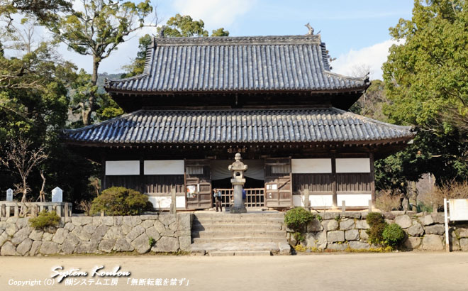 天智天皇が８０年の歳月をかけて天平18年(746)に建立された観世音寺の講堂（本堂）