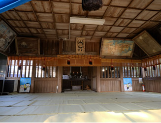 坂本八幡神社（坂本八幡宮）の拝殿の中