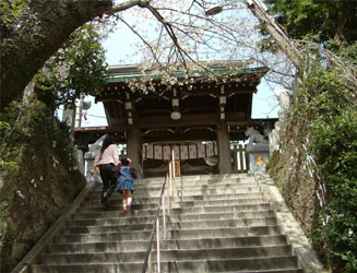 この最後の石段を上ると愛宕神社の社殿がある