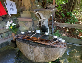 呑山観音寺の手水鉢