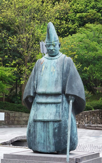 “武蔵寺を建立した藤原虎麻呂(ふじわらとらまろ)の像