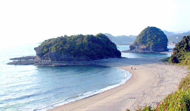 西方海岸（人形岩）は薩摩川内市西方地区の風光明媚な海岸