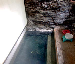 白木川内温泉の女湯は狭い、男湯はもう少し大きいです