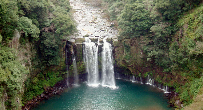 神川大滝公園は神川七滝の雄といわれている「神ノ川大滝」周辺の公園