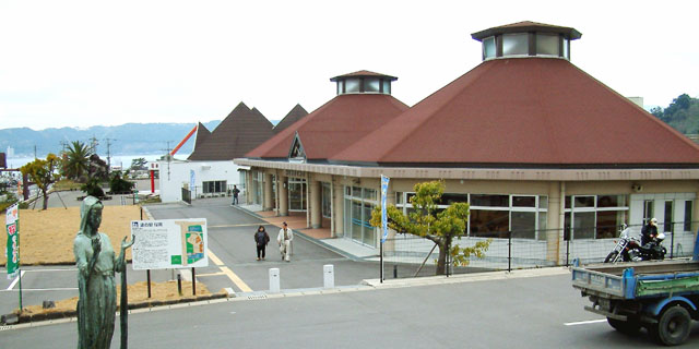 フェリーを使った場合、桜島への入口に位置する道の駅「桜島」