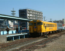 ＪＲ志布志駅に到着した列車
