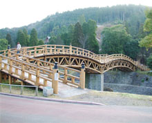 岩屋公園の中にある平安橋