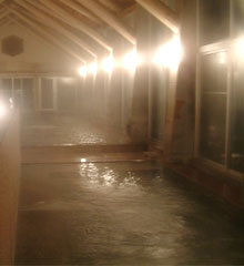 阿蘇白水温泉（瑠璃）の広い内風呂