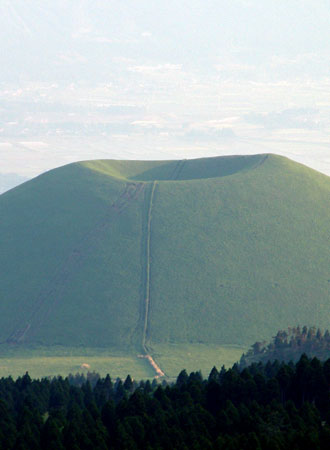 米塚の標高差は100m程度１５分で登れるが立入り禁止です