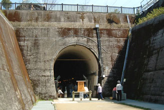 高森湧水トンネル公園の入口