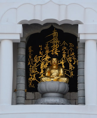 仏舎利塔の仏像