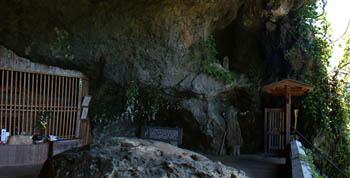 岩戸の里公園にある雲巌禅寺の奥にある霊巌洞内部