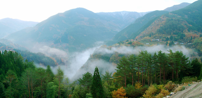 五家荘は九州中央山地の奥深い位置に点在する集落
