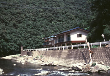 吉尾温泉には２軒の旅館がある