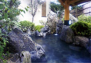 湯山温泉の源泉である「元湯」の露天風呂