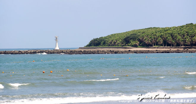 青島の東端には日向青島灯台がある