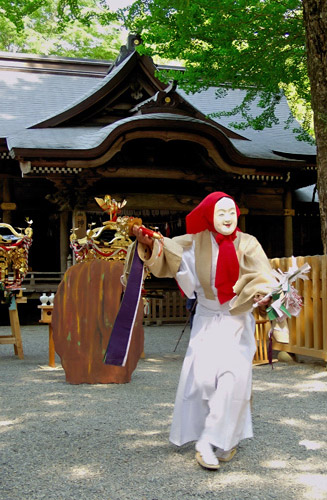 毎年５月２〜３日に開催される天岩戸神社春季大祭