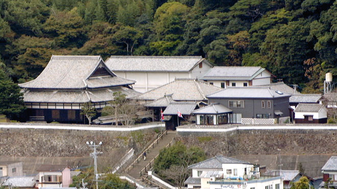 旧藩主松浦氏の旧邸を利用した「松浦史料博物館」