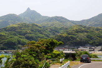 志々伎山の奇怪な山容はいろいろな場所から見える