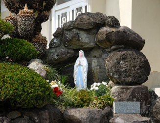 宝亀教会にあるルルドの聖母像