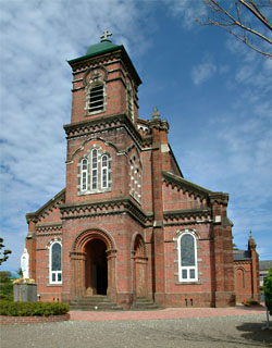 田平天主堂（瀬戸山天主堂）教会建築の第一人者であった鉄川与作を棟梁として1918年に竣工した