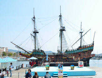 17世紀に日本に漂着したオランダの帆船「デリーフデ号」の複元船
