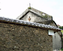長崎市外海町にあるド・ロ神父が造ったド・ロ壁と建屋