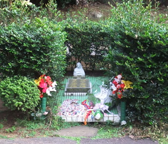 永井隆博士夫妻のお墓もある