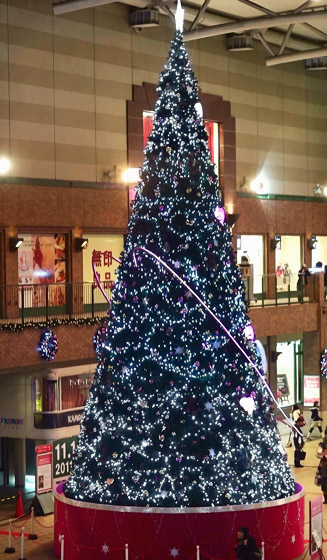加藤夏希さんプロデュースのクリスマスツリー